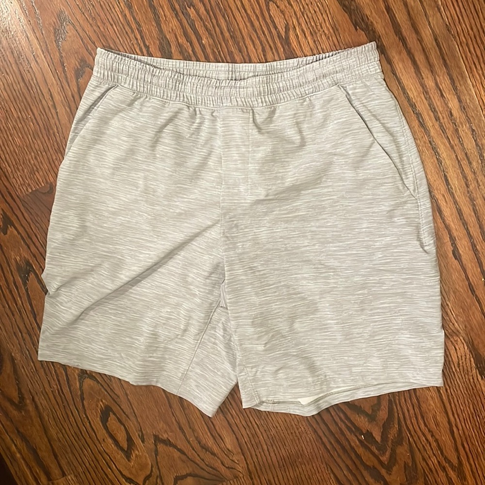 Lululemon Mens Pace Breakers Lined 9” Size Large heather grey